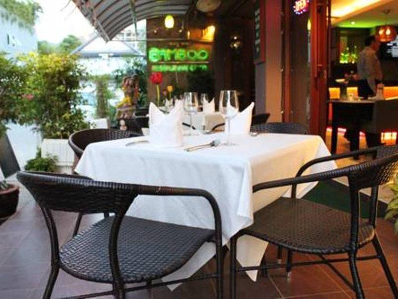 Hemingway'S Hotel Patong Exterior photo